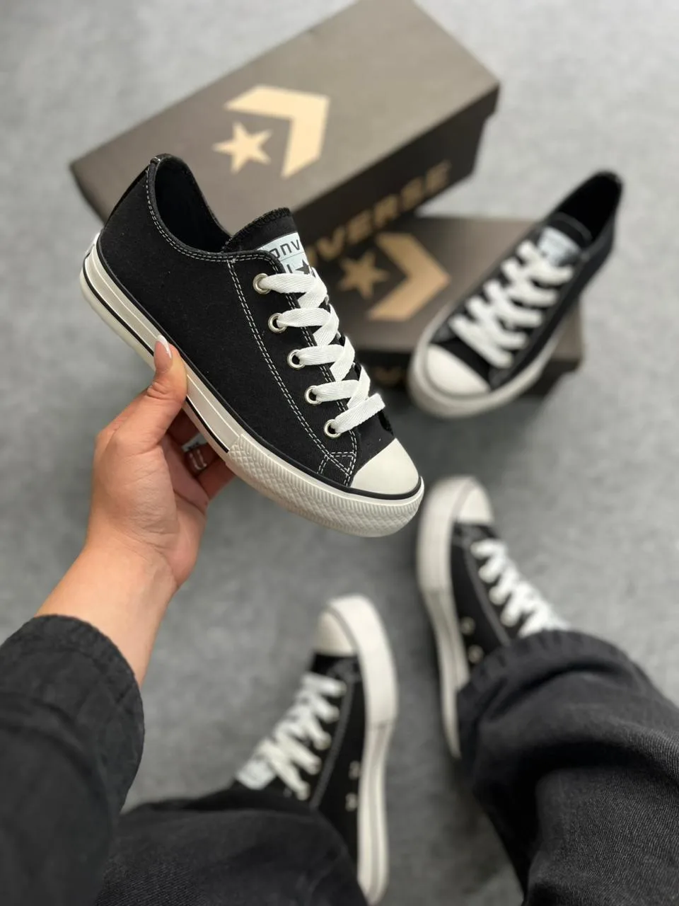 Converse Lona