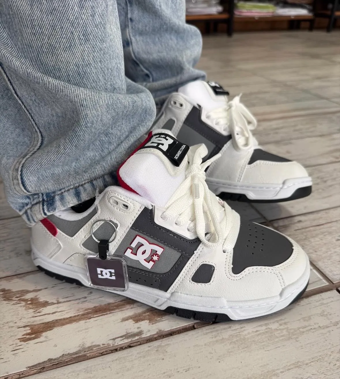 DC Stag - Blanco Gris Rojo D0203