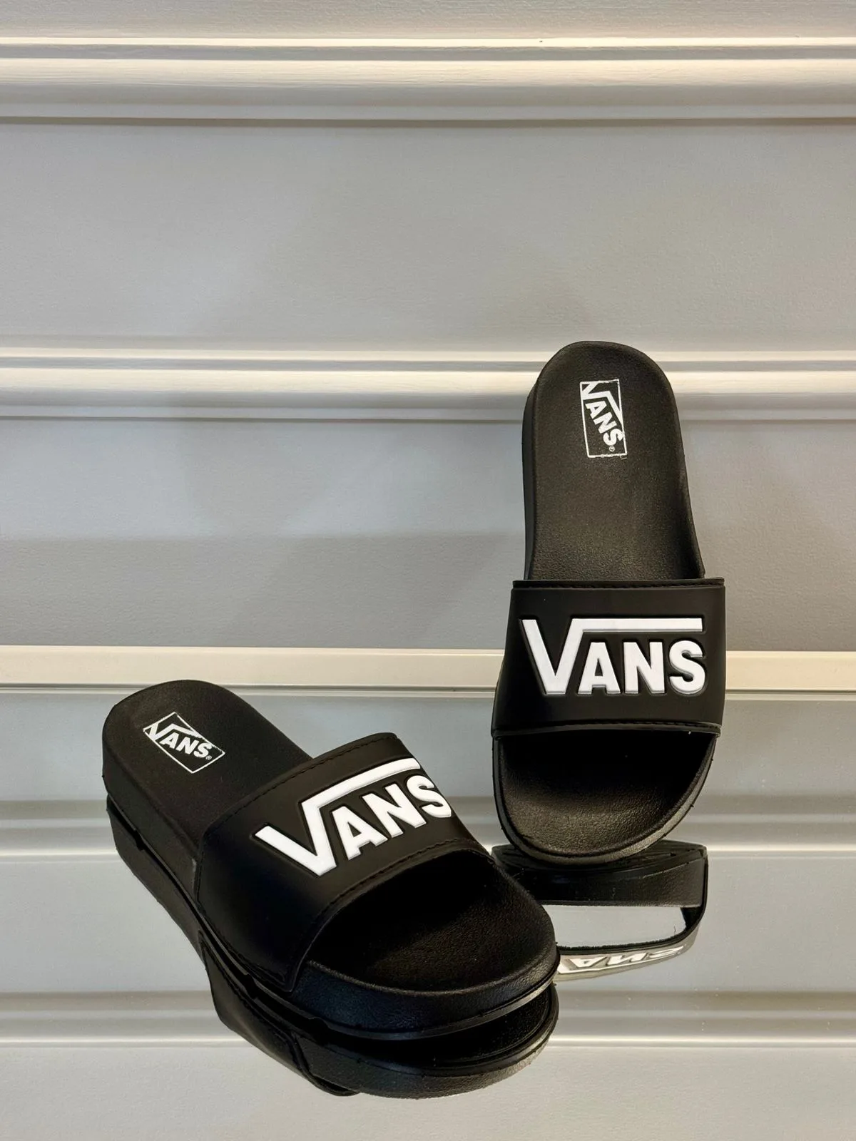 Vans Faja